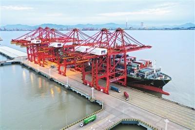 构建“陆海内外联动、东西双向互济”的开放格局