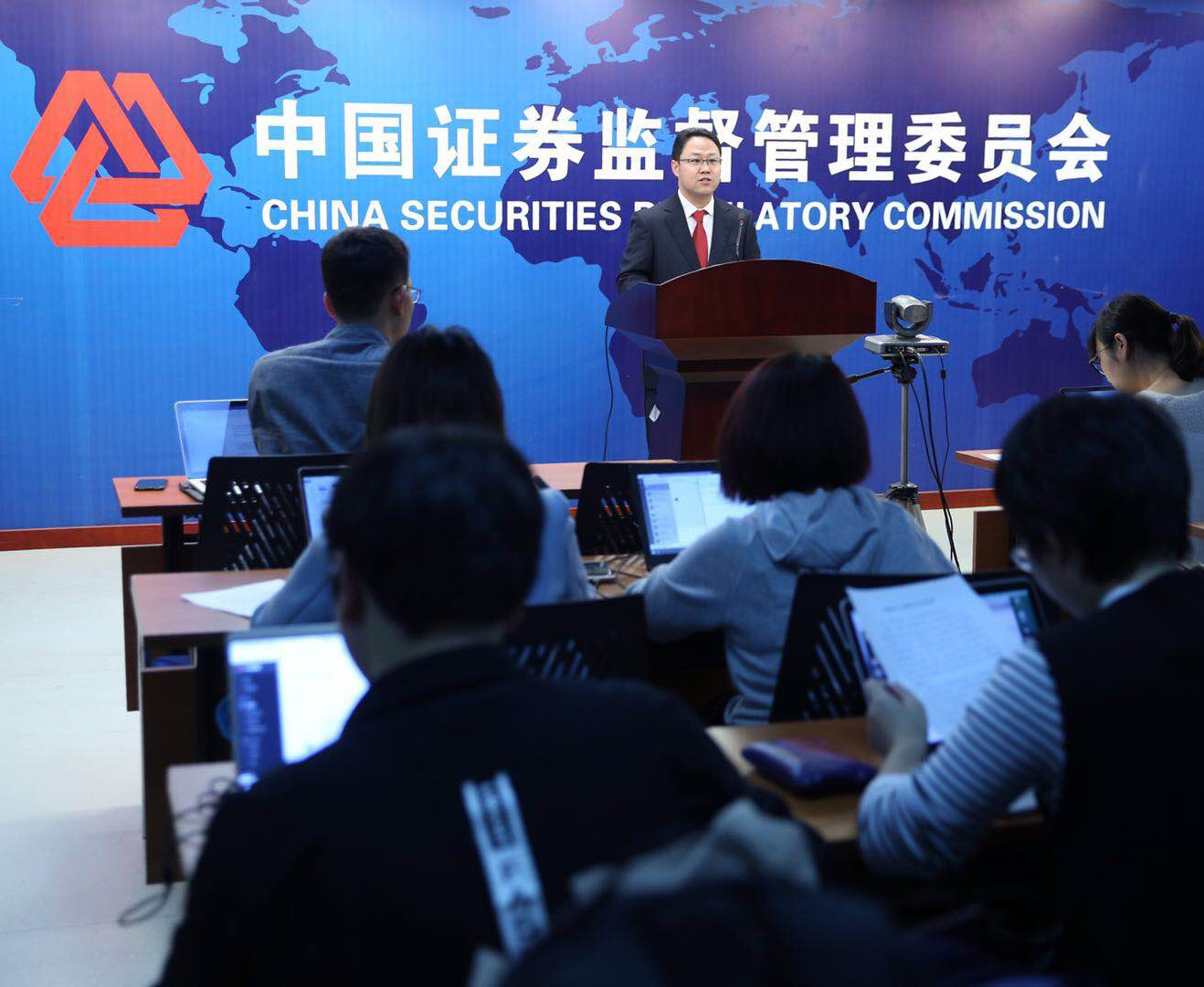 证监会新闻发言人答记者问