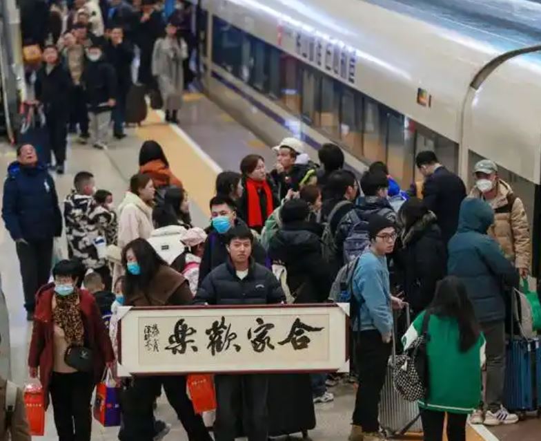 2025年春运全国铁路发送旅客超3亿人次