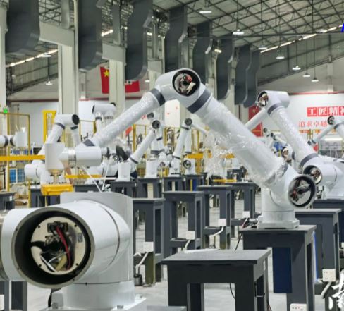 工业机器人跑出“中国速度”