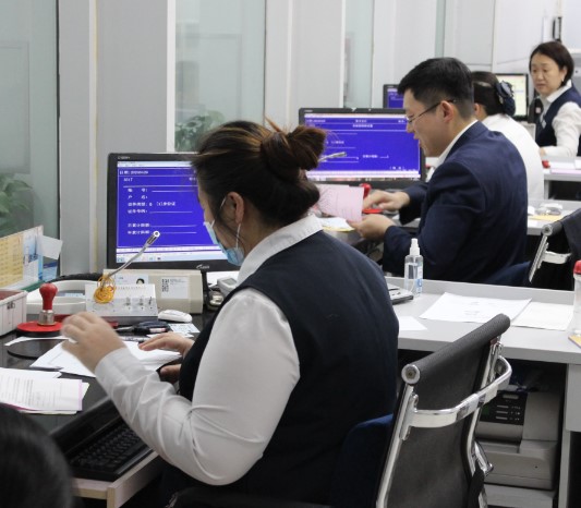 2025年国有六大行合计净赚1.42万亿元